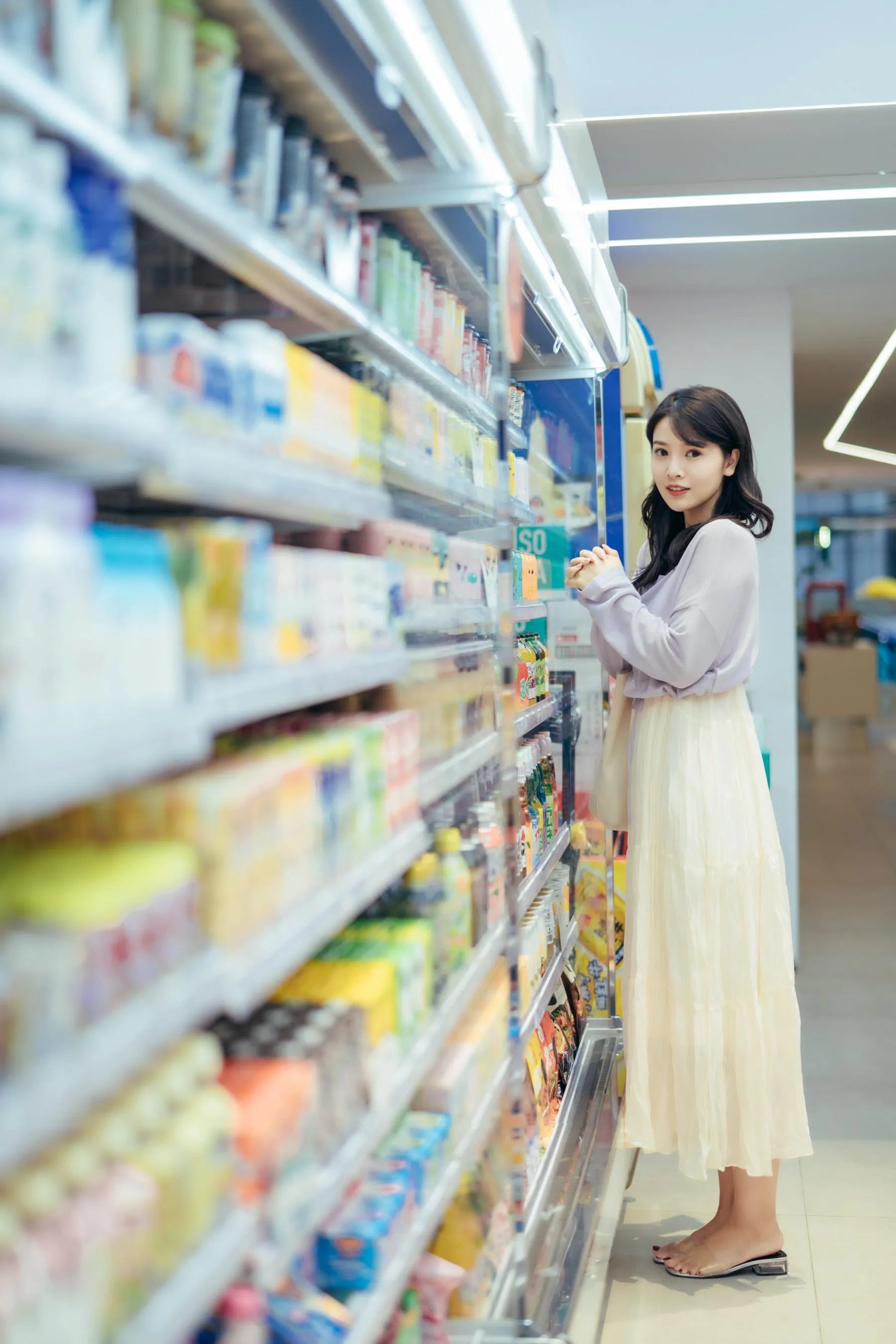 [YITUYU艺图语]2022.01.26 一大堆零食，便利店里的小满足 喵喵喵是锦儿呀 [26P]插图8
